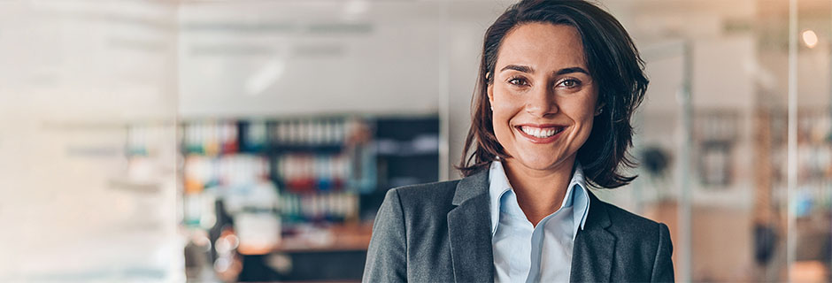 portrait-of-a-smiling-businesswoman-mobile-desktop-940x320